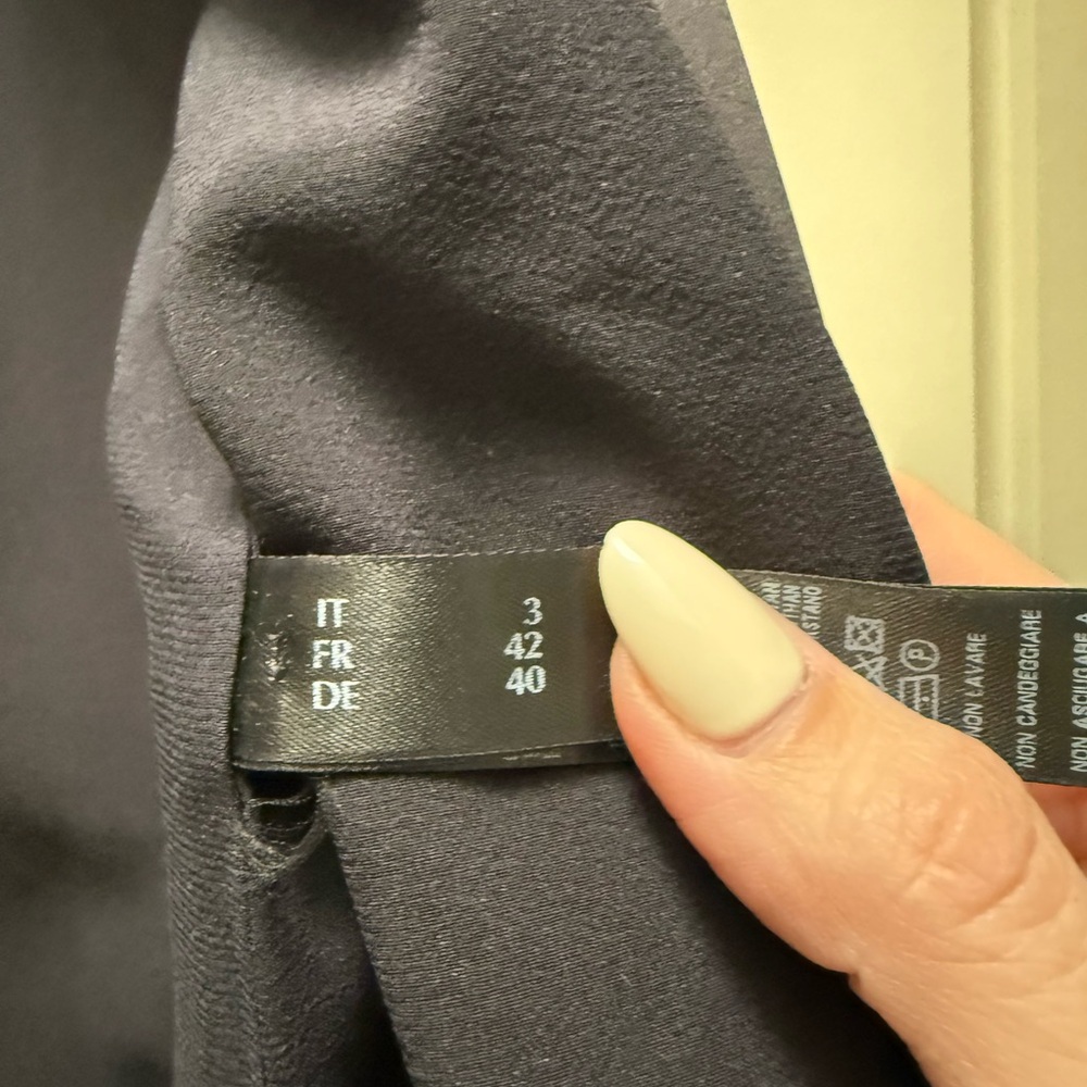 La Perla black silk robe with Ruffle Cuff Details - Picture 4 of 5